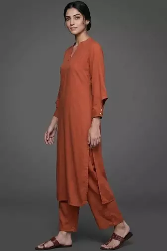formal women regular silk crepe kurta with trousers