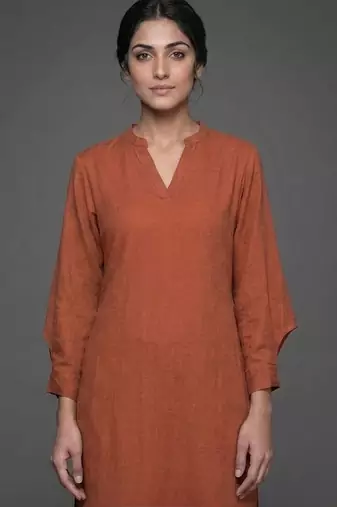 formal women regular silk crepe kurta with trousers