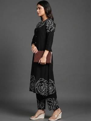 smart women floral printed regular cotton kurta with palazzos 2