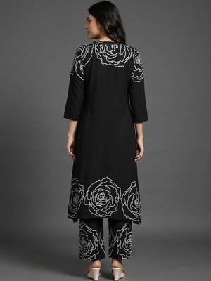 smart women floral printed regular cotton kurta with palazzos 3
