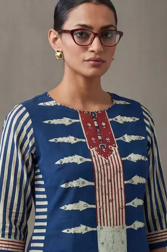 floral embroidered straight cotton kurta & trousers sets