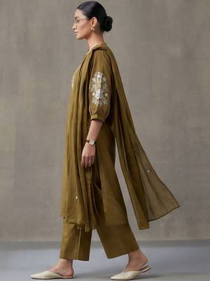 floral embroidered a-line cotton kurta & trousers sets 3
