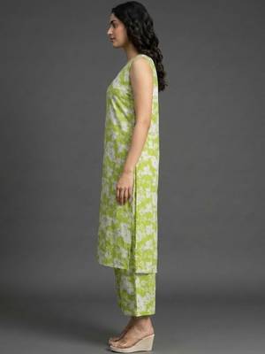 smart women floral printed regular kurta with palazzos 2