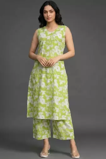 smart women floral printed regular kurta with palazzos