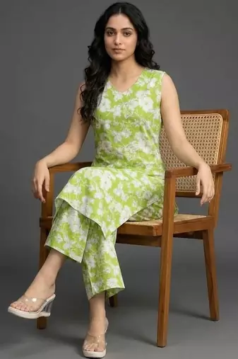 smart women floral printed regular kurta with palazzos
