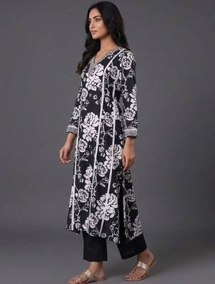 formal women floral printed panelled cotton kurta with trousers 2