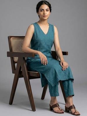 contemporary formal women regular kurta with trousers 4