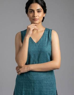 contemporary formal women regular kurta with trousers 7