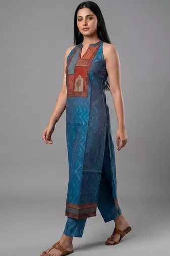 contemporary formal women ethnic motifs printed regular chanderi silk kurta with trousers