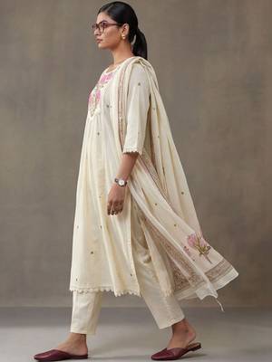 floral embroidered a-line cotton kurta & trousers sets 3