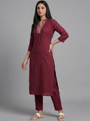 structured workwear women regular kurta with trousers 5