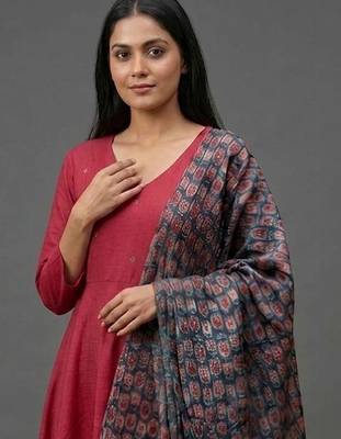 smart women ethnic motifs regular sequinned kurta with trousers & with dupatta 6