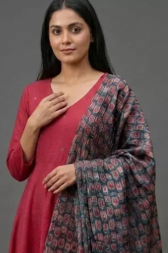 smart women ethnic motifs regular sequinned kurta with trousers & with dupatta
