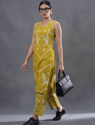 tailored women floral printed regular cotton kurta with palazzos 1