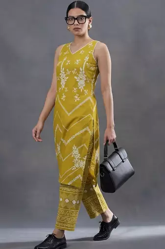 tailored women floral printed regular cotton kurta with palazzos