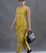 tailored women floral printed regular cotton kurta with palazzos