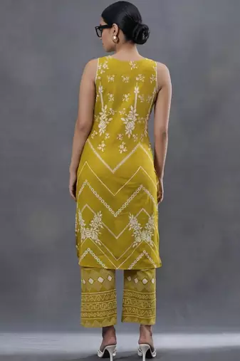 tailored women floral printed regular cotton kurta with palazzos