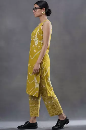 tailored women floral printed regular cotton kurta with palazzos
