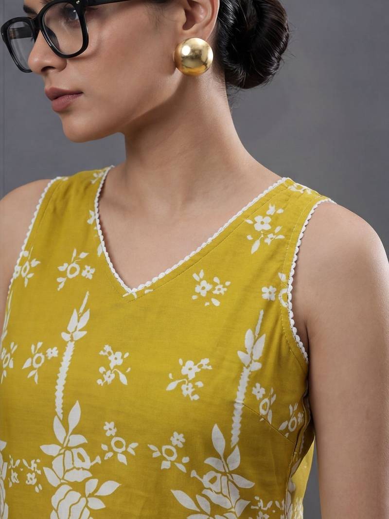 tailored women floral printed regular cotton kurta with palazzos