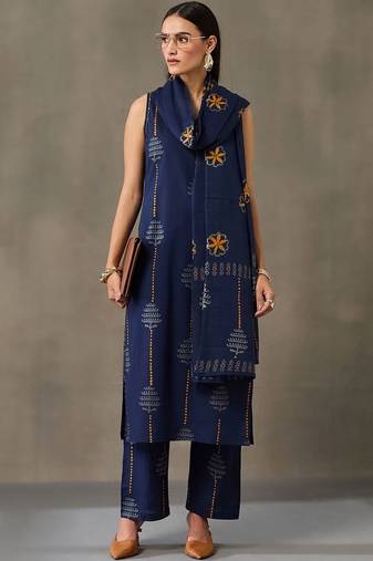 office-wear women ethnic motifs printed regular cotton kurta with trousers & with dupatta