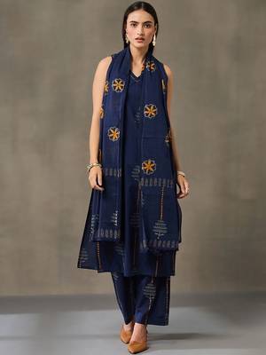 office-wear women ethnic motifs printed regular cotton kurta with trousers & with dupatta 2
