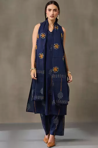 office-wear women ethnic motifs printed regular cotton kurta with trousers & with dupatta