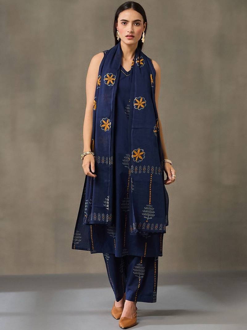office-wear women ethnic motifs printed regular cotton kurta with trousers & with dupatta