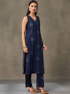 office-wear women ethnic motifs printed regular cotton kurta with trousers & with dupatta 6