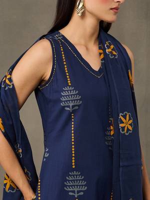 office-wear women ethnic motifs printed regular cotton kurta with trousers & with dupatta 7