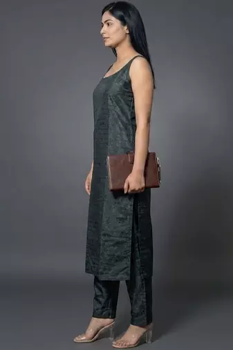 formal women regular kurta with trousers
