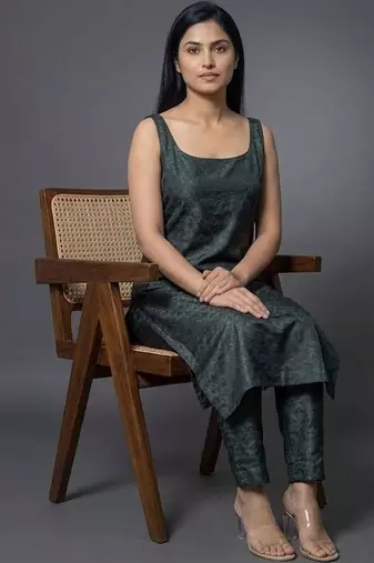 formal women regular kurta with trousers
