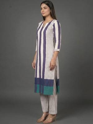 everyday classic women printed regular kurta with trousers 2