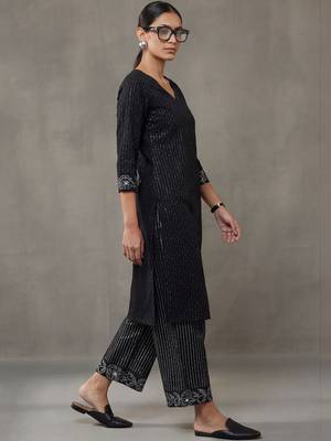 workwear women striped regular thread work cotton kurta with trousers 3