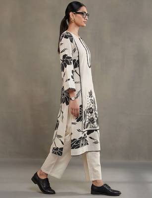 structured workwear women floral printed regular thread work cotton kurta with trousers 3