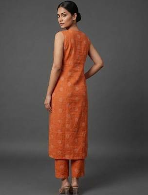 structured workwear women ethnic motifs printed regular kurta with trousers 3