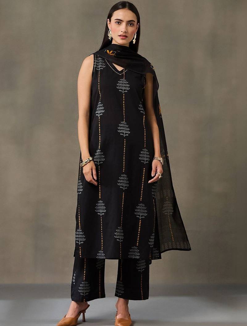 structured workwear women ethnic motifs printed regular cotton kurta with trousers & with dupatta