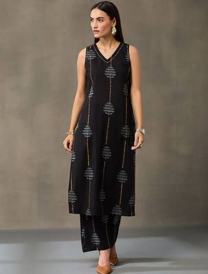 structured workwear women ethnic motifs printed regular cotton kurta with trousers & with dupatta 7