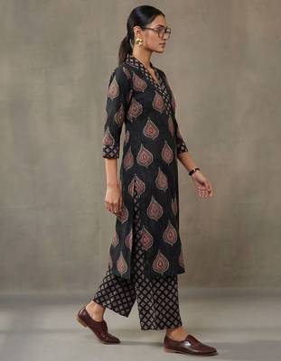 tailored women ethnic motifs printed regular cotton kurta with palazzos 3