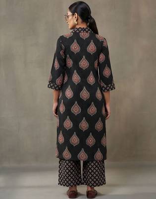 tailored women ethnic motifs printed regular cotton kurta with palazzos 5