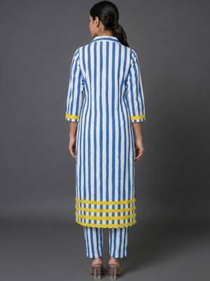 office-wear women printed regular kurta with trousers 3