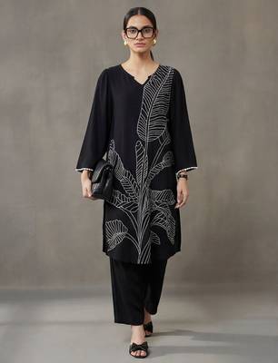 smart women ethnic motifs embroidered regular thread work kurta with trousers 1