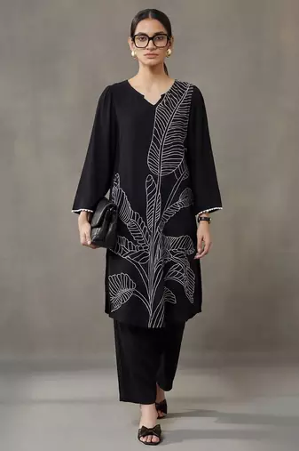smart women ethnic motifs embroidered regular thread work kurta with trousers