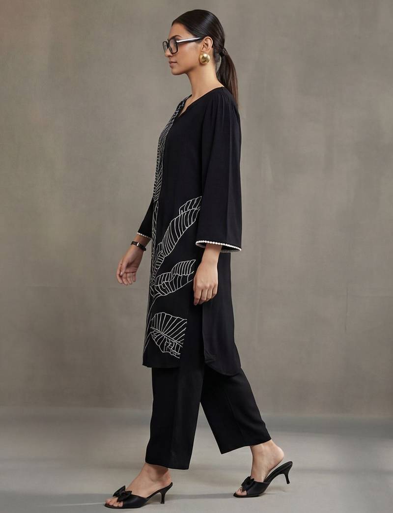 smart women ethnic motifs embroidered regular thread work kurta with trousers