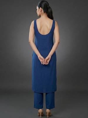 smart women regular kurta with trousers 3