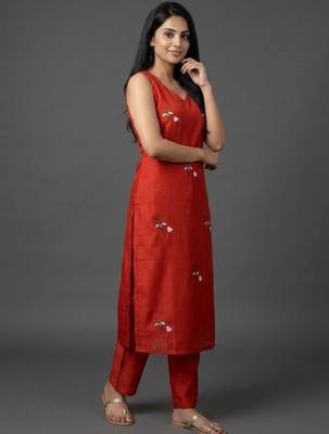 structured workwear women ethnic motifs embroidered regular thread work kurta with trousers 4