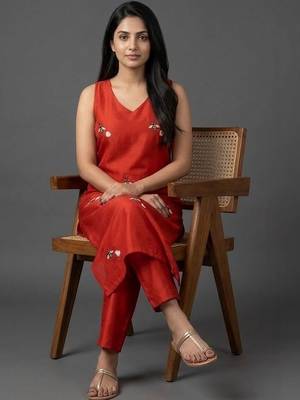 structured workwear women ethnic motifs embroidered regular thread work kurta with trousers 5
