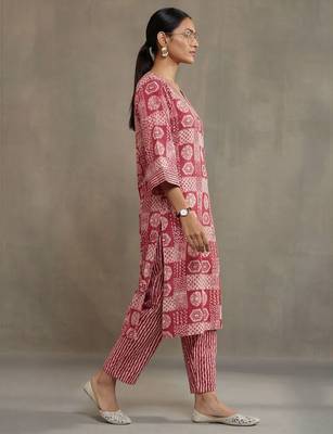everyday classic women ethnic motifs printed regular cotton kurta with trousers 3