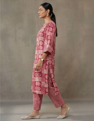 everyday classic women ethnic motifs printed regular cotton kurta with trousers 4