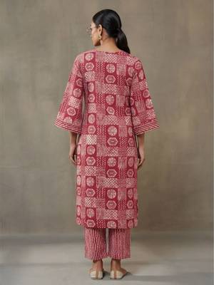 everyday classic women ethnic motifs printed regular cotton kurta with trousers 5
