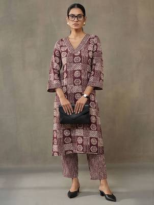 office-wear women ethnic motifs printed regular cotton kurta with trousers 1